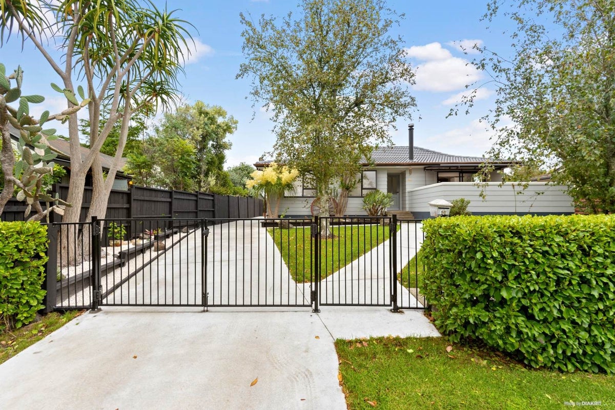 14 Luanda Drive, Ranui, Auckland - Carousel 1