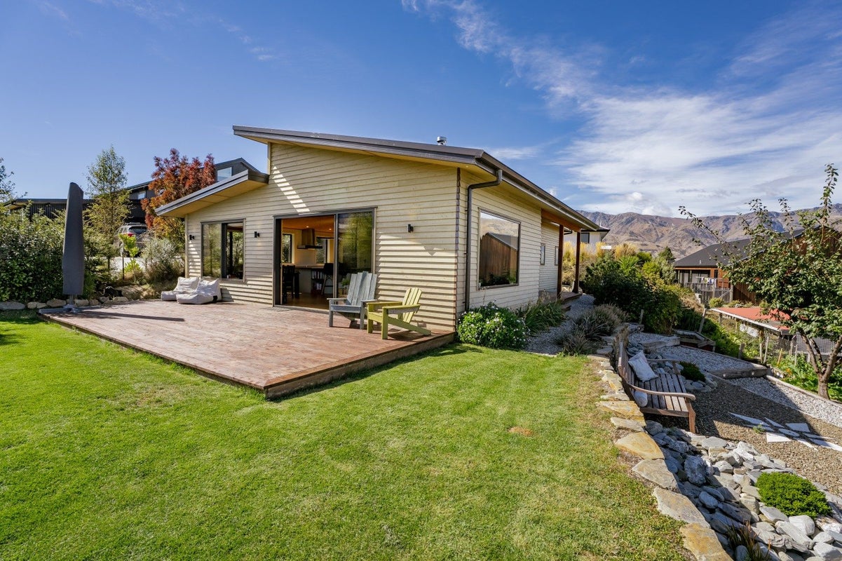 54 Nichol Street, Wanaka - Carousel 1