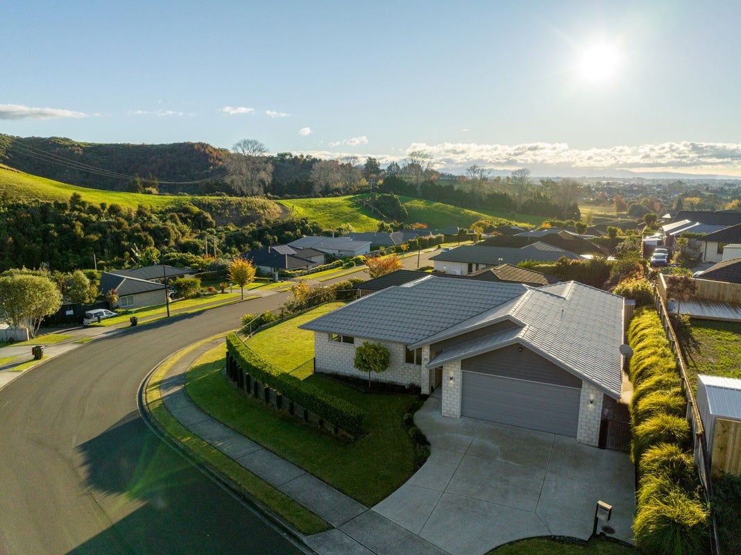 73 Falcon Drive, Welcome Bay, Tauranga - Carousel 1