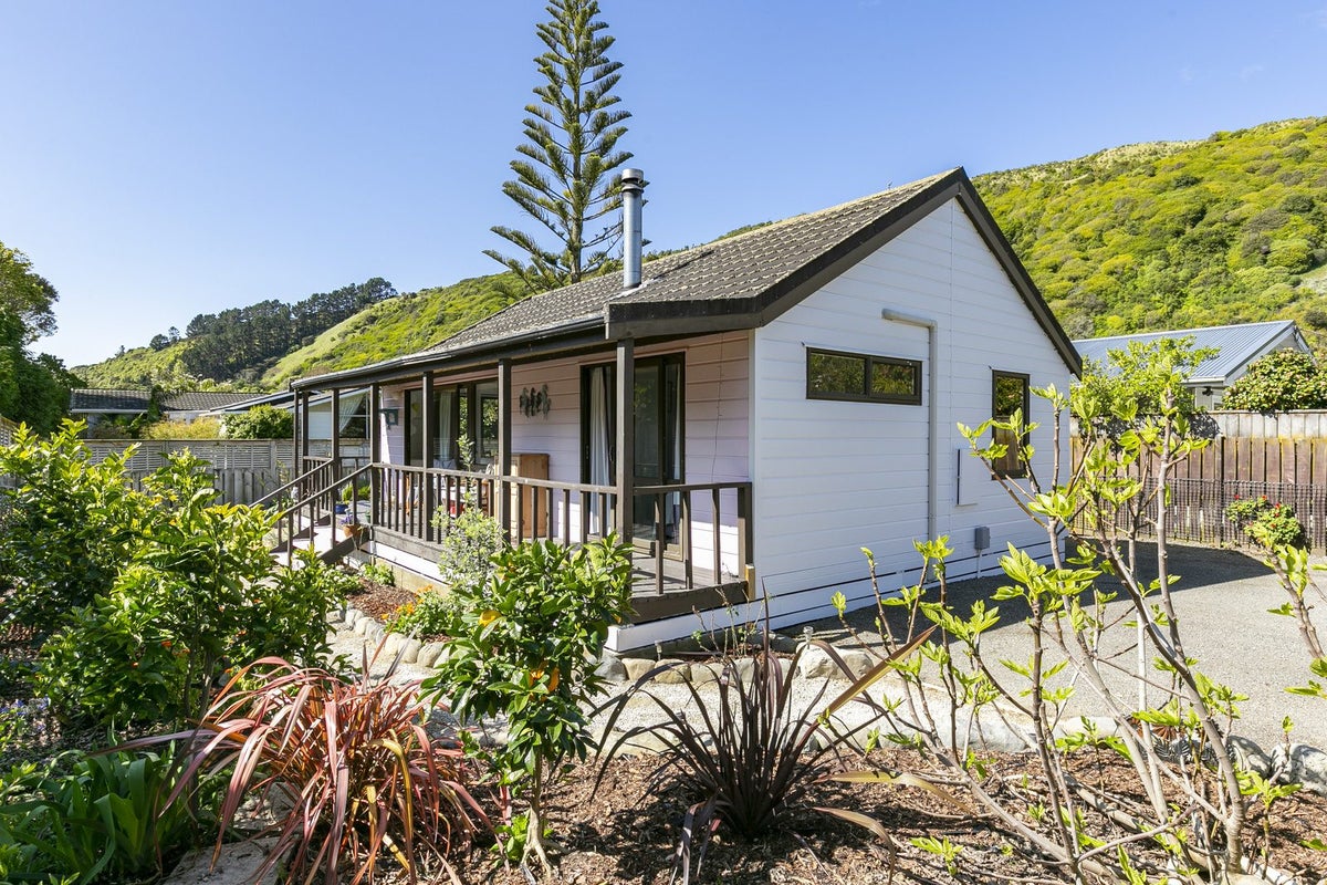 103A Leinster Avenue, Raumati South, Paraparaumu - Carousel 1