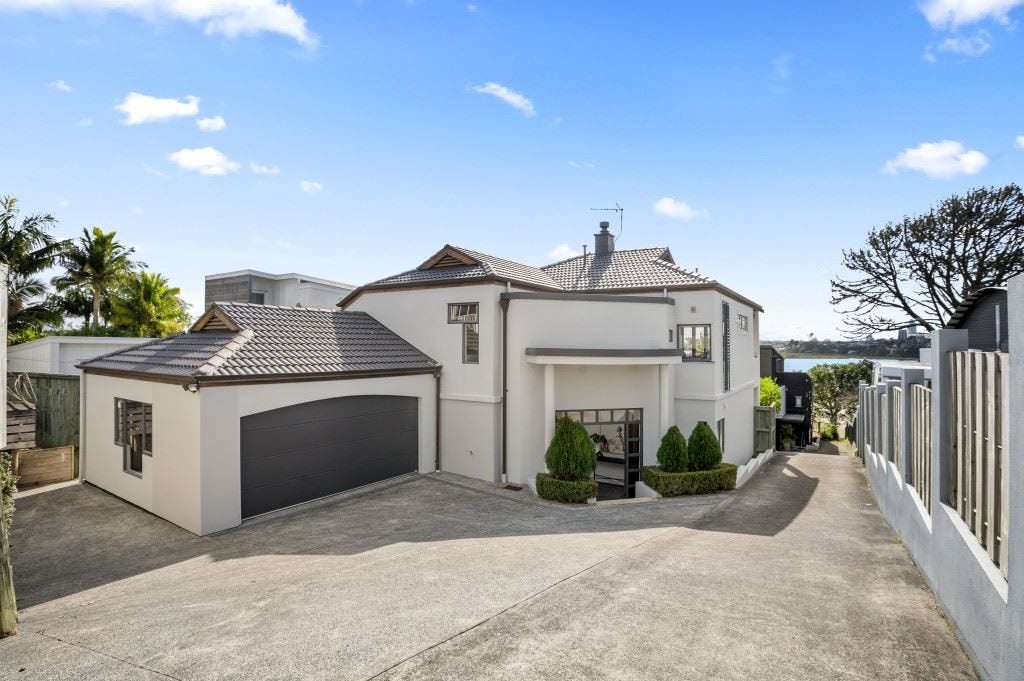 2/61 Beresford Street, Bayswater, Auckland - Carousel 1