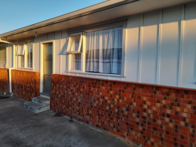 2/15 Worcester Street, West End, Palmerston North, Manawatu / Whanganui - Carousel 1
