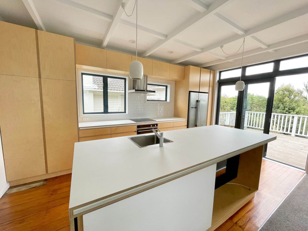 9 Rimu Road, Mangere Bridge, Auckland - Carousel 1