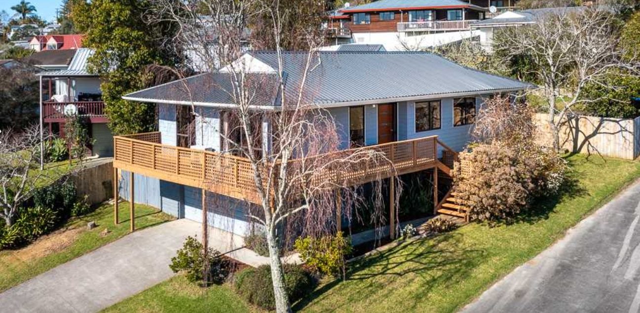73 Trias Road, Totara Vale, Auckland - Carousel 1