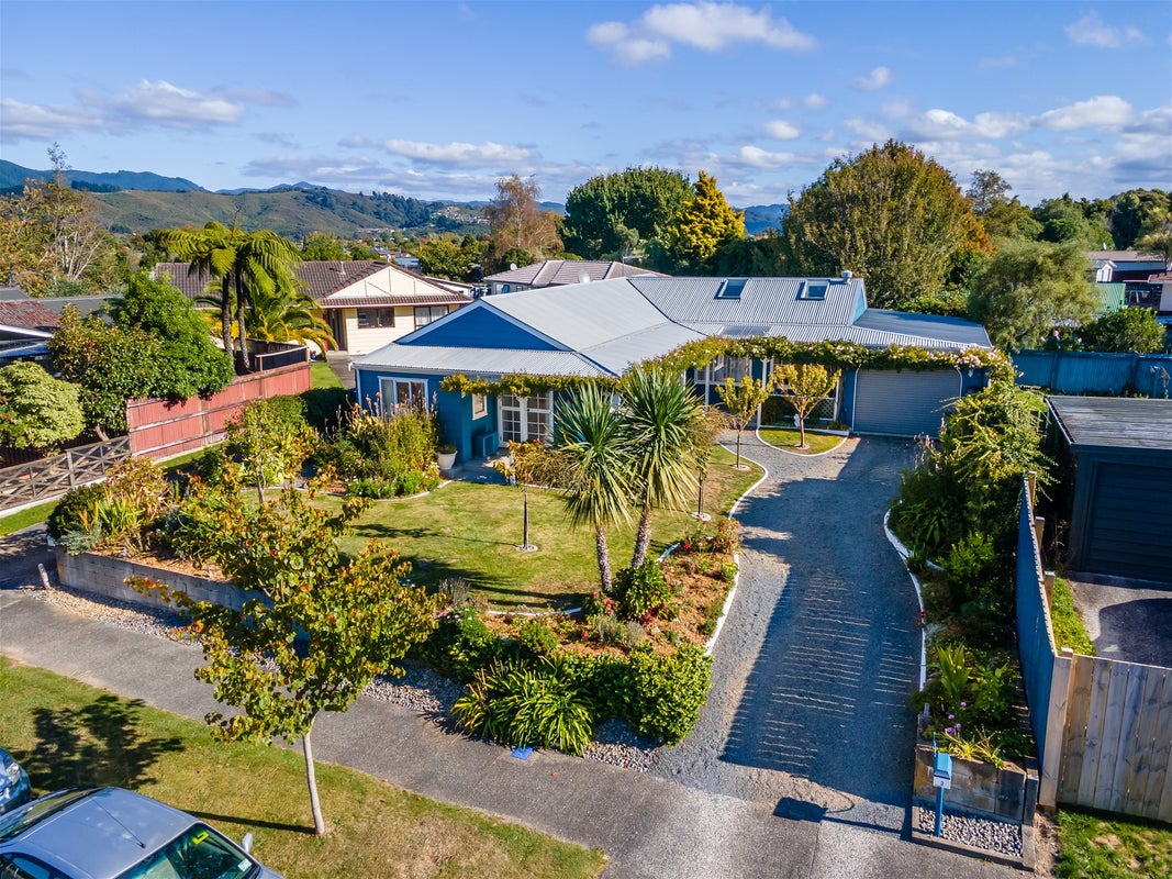 3 Wyoming Grove, Totara Park, Upper Hutt - Carousel 1
