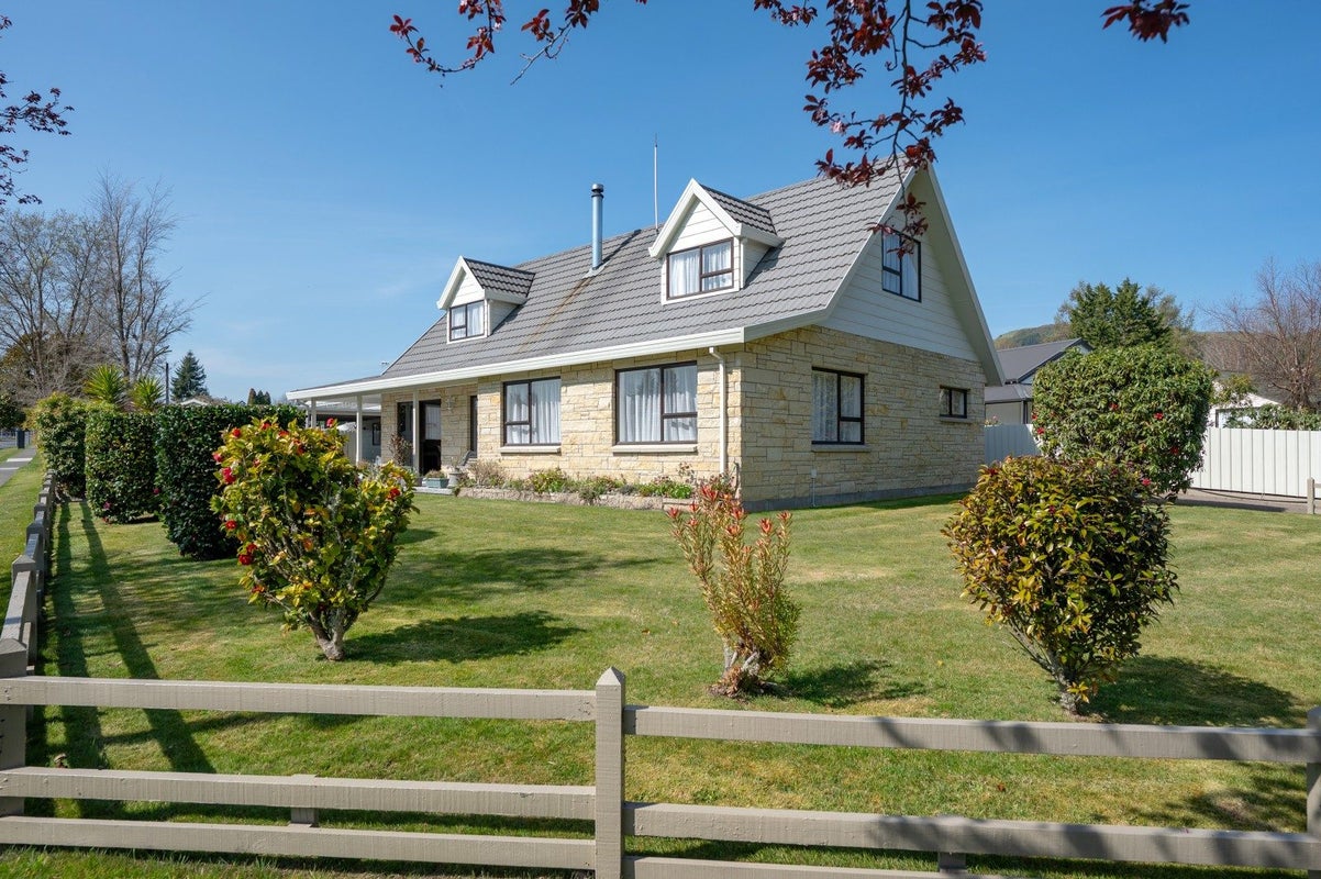 2 Gibbs Place, Kinloch, Taupo - Carousel 1