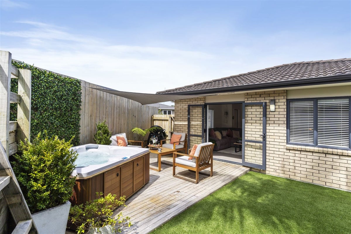 10A De Thiery Place, Pakuranga Heights, Auckland - Carousel 2