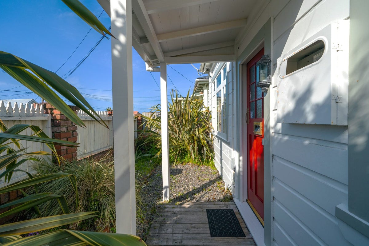 47 Queen Street, Petone, Lower Hutt - Carousel 19