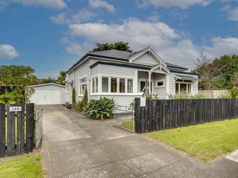 208 Lovedale Road, Saint Leonards, Hastings - Carousel 1
