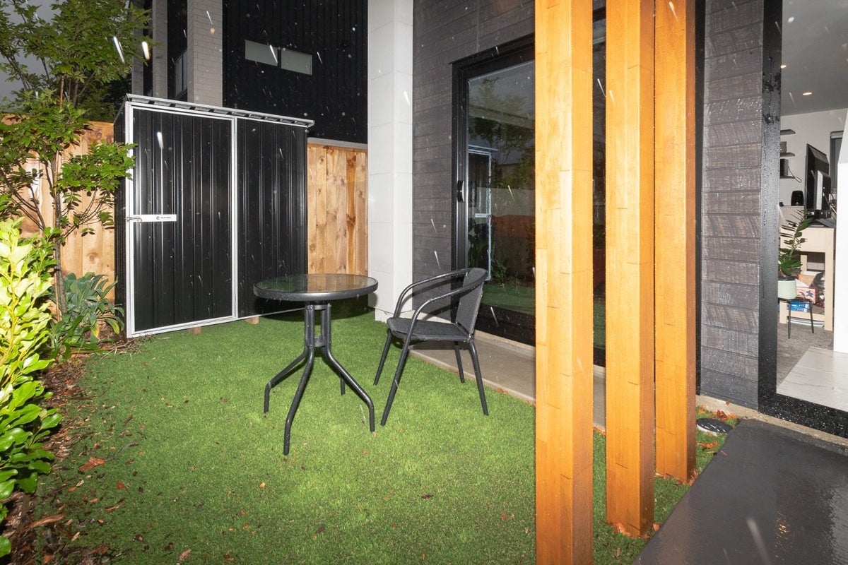 2/24 Yeovil Road, Te Atatu Peninsula, Auckland - Carousel 8