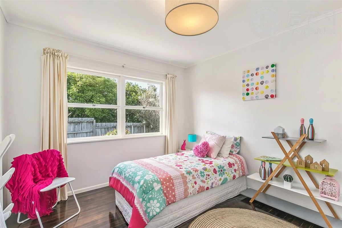 15 Saffron Street, Birkdale, Auckland - Carousel 2