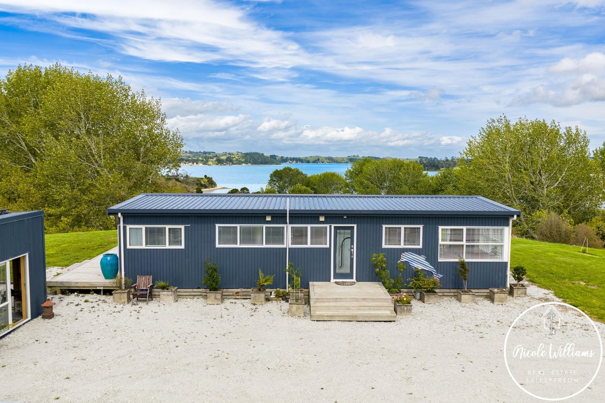 275 Metcalfe Road, Matakohe - Carousel 1