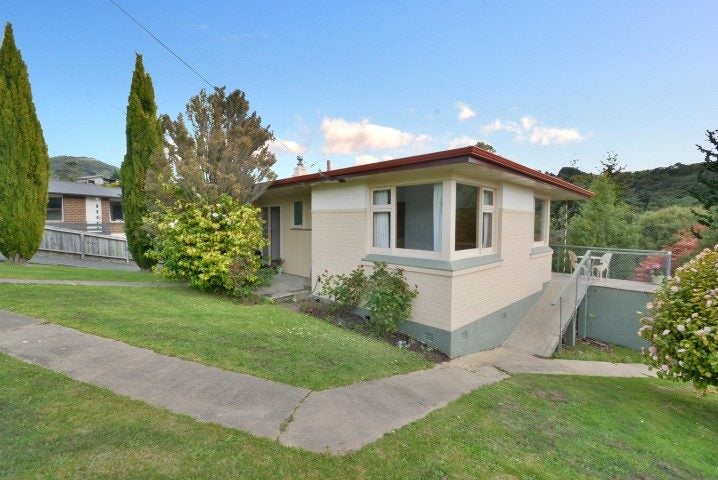 7 Martin Road, Fairfield, Dunedin - Carousel 1