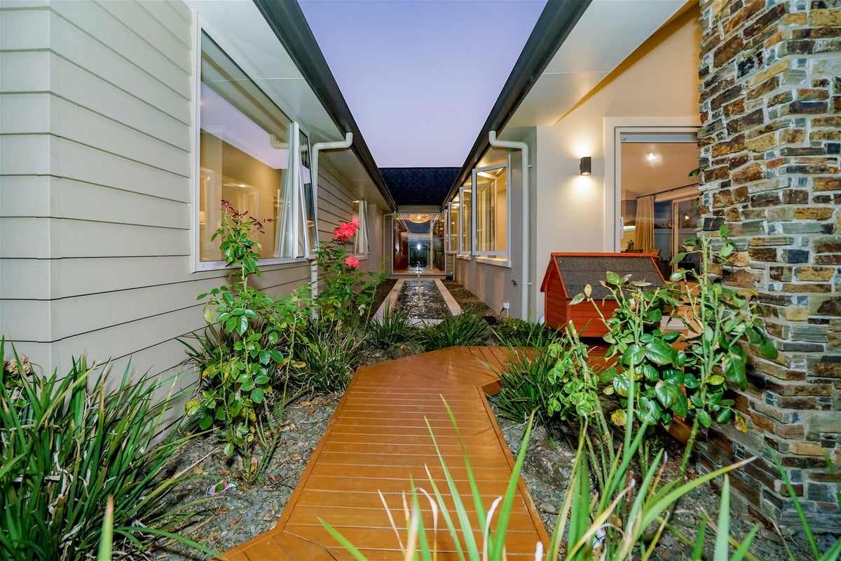 6 Platina Place, Flagstaff, Hamilton - Carousel 2