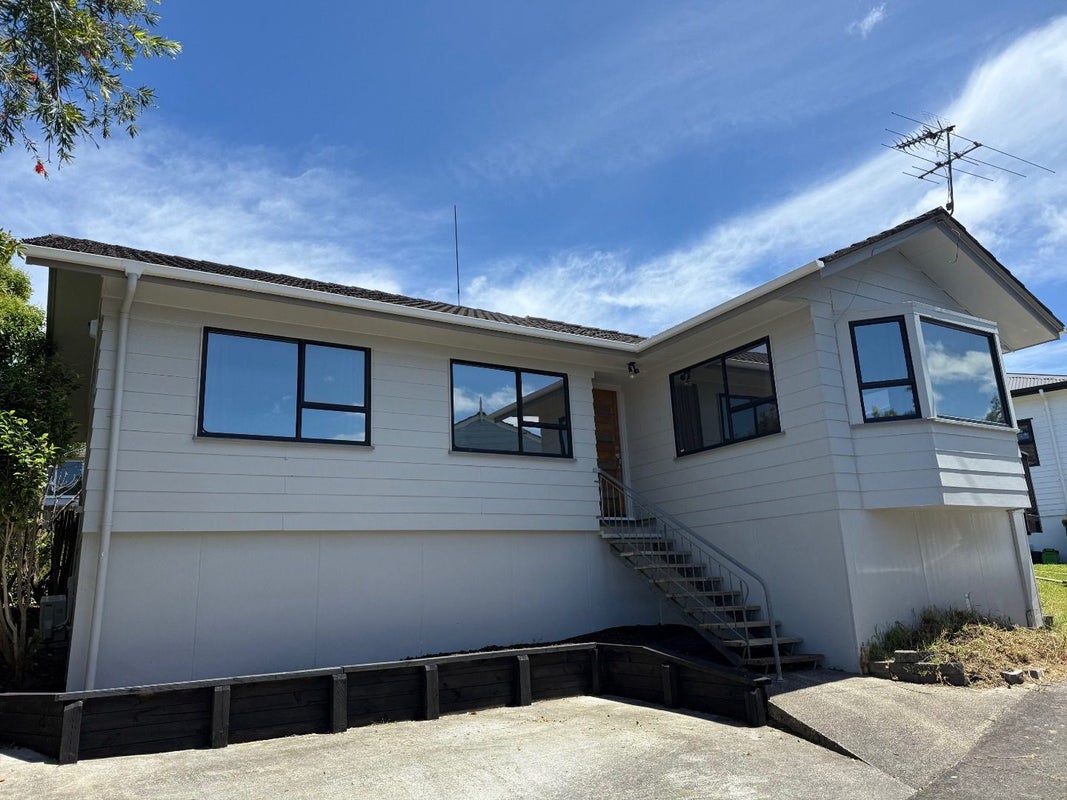 8 Landow Place, Henderson, Auckland - Carousel 2