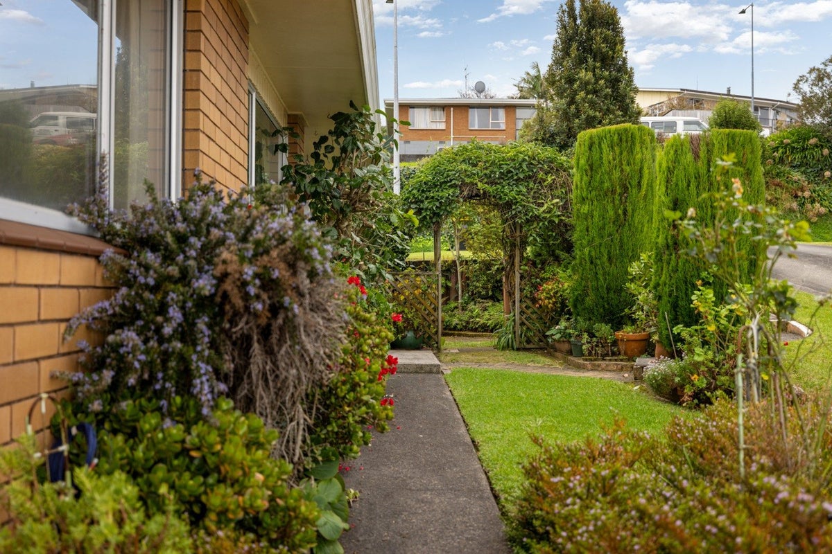 5A Highfield Crescent, Brookfield, Tauranga - Carousel 2
