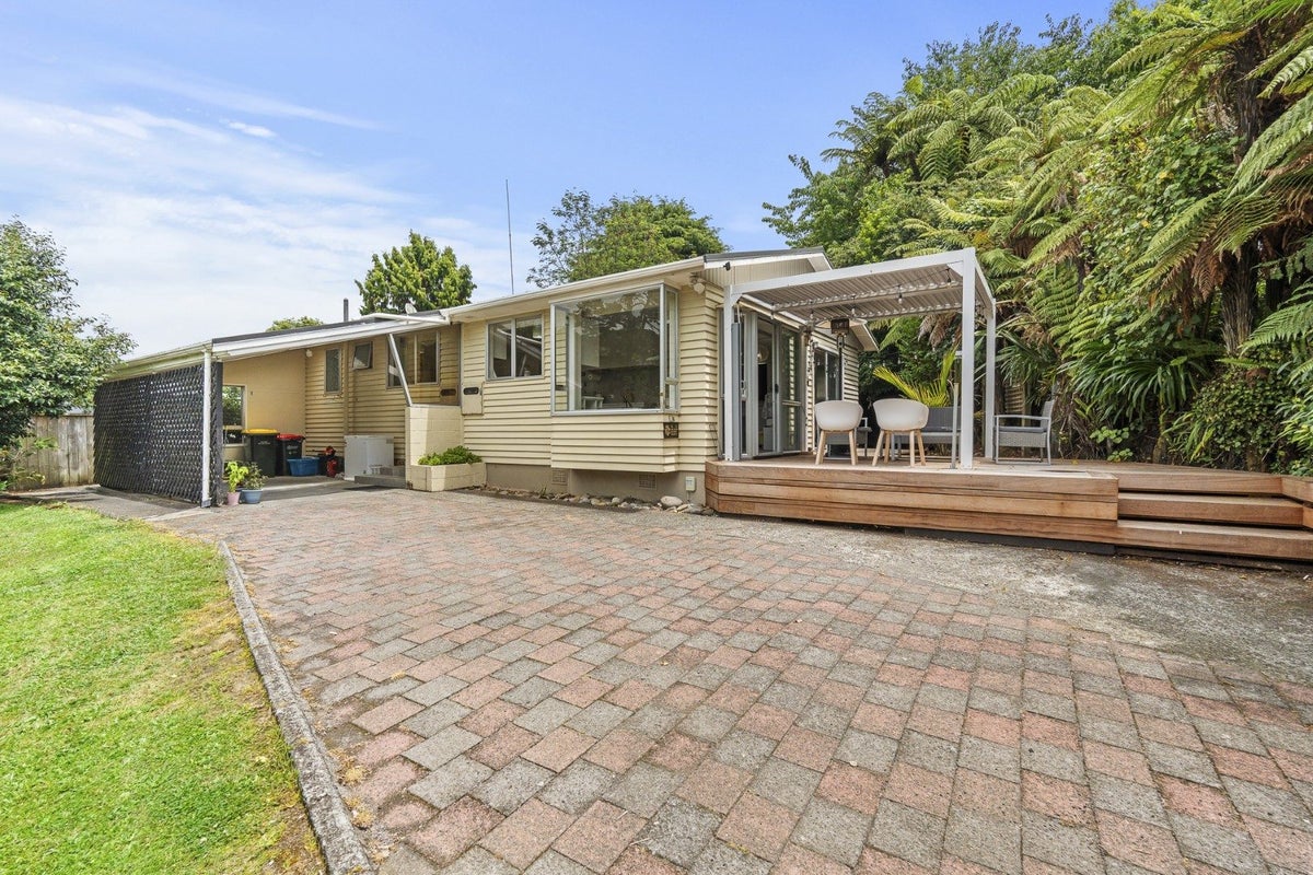 29D Clawton Street, Westown, New Plymouth - Carousel 2