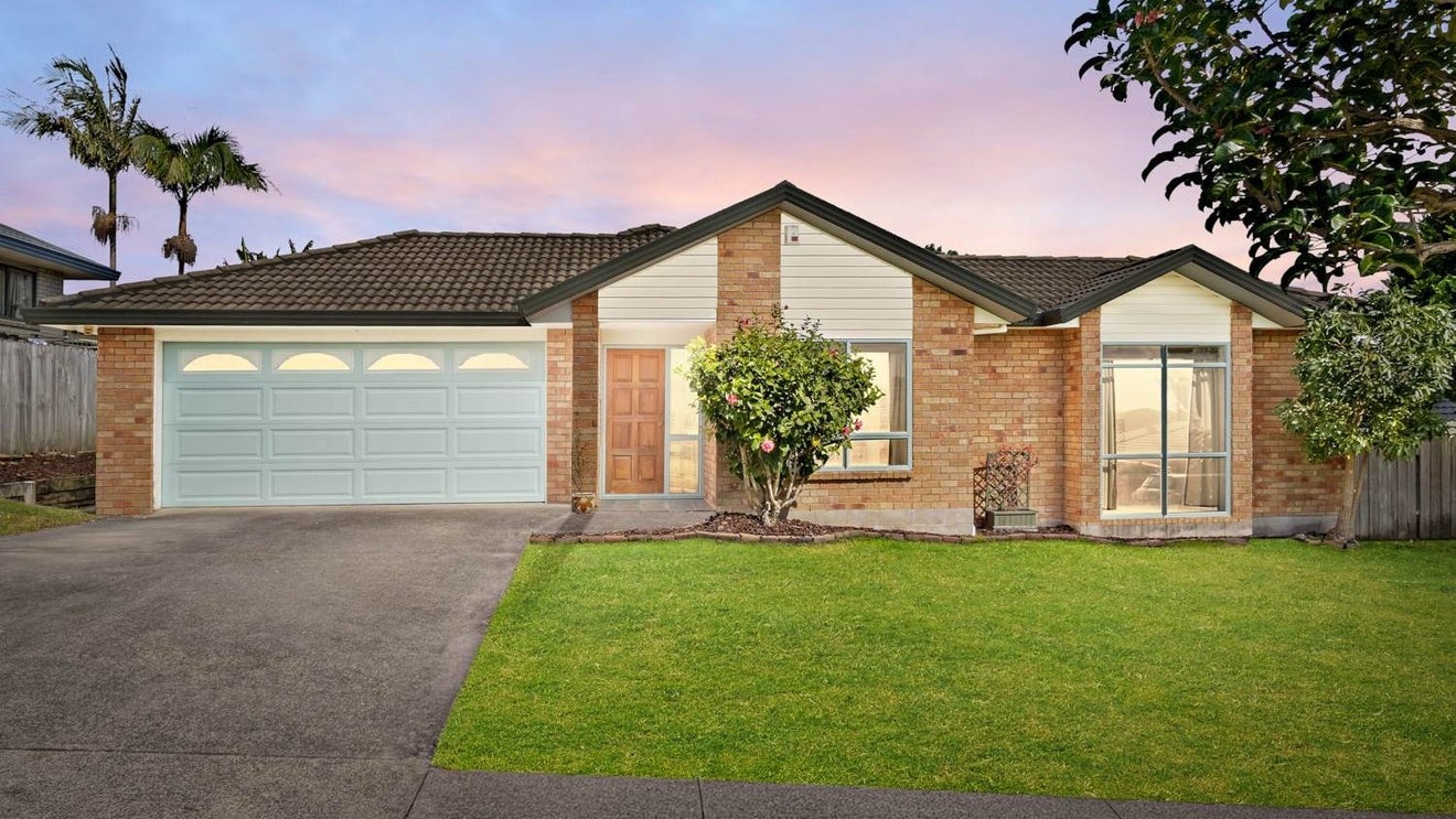 28 Roy Maloney Drive, Henderson, Auckland - Carousel 1