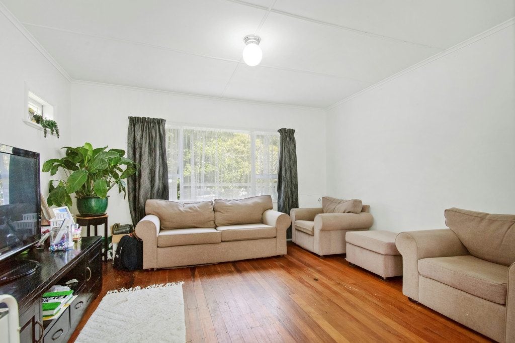 39 Hine Road, Wainuiomata, Lower Hutt - Carousel 2
