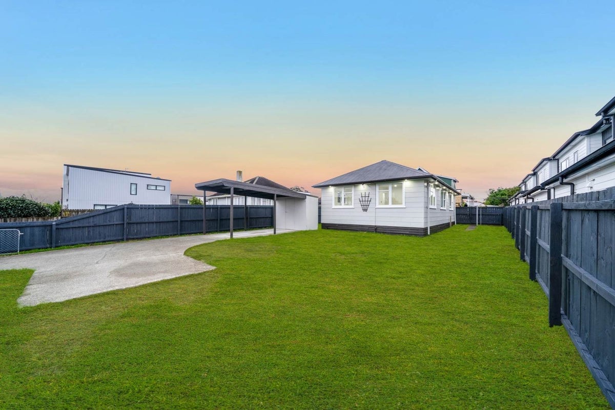 1/82 Swaffield Road, Papatoetoe, Manukau City, Auckland - Carousel 1