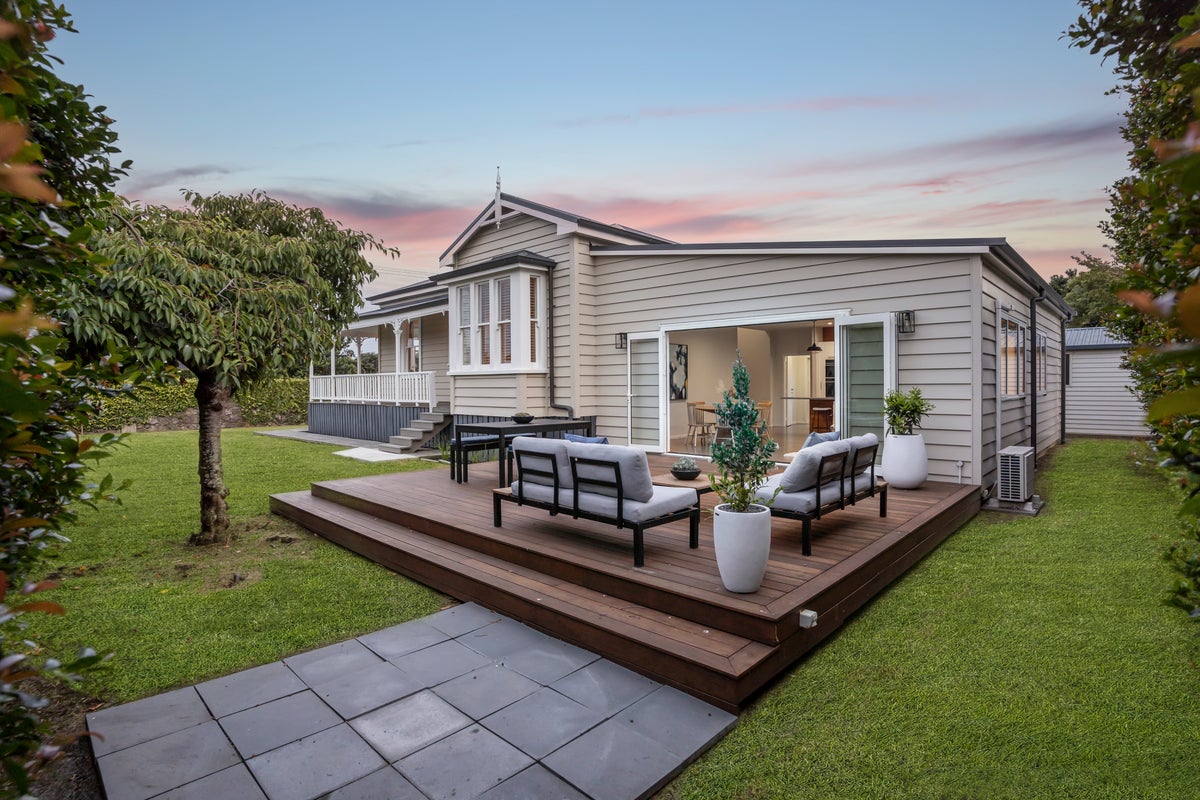 17A Crawford Avenue, Mangere Bridge, Auckland - Carousel 1