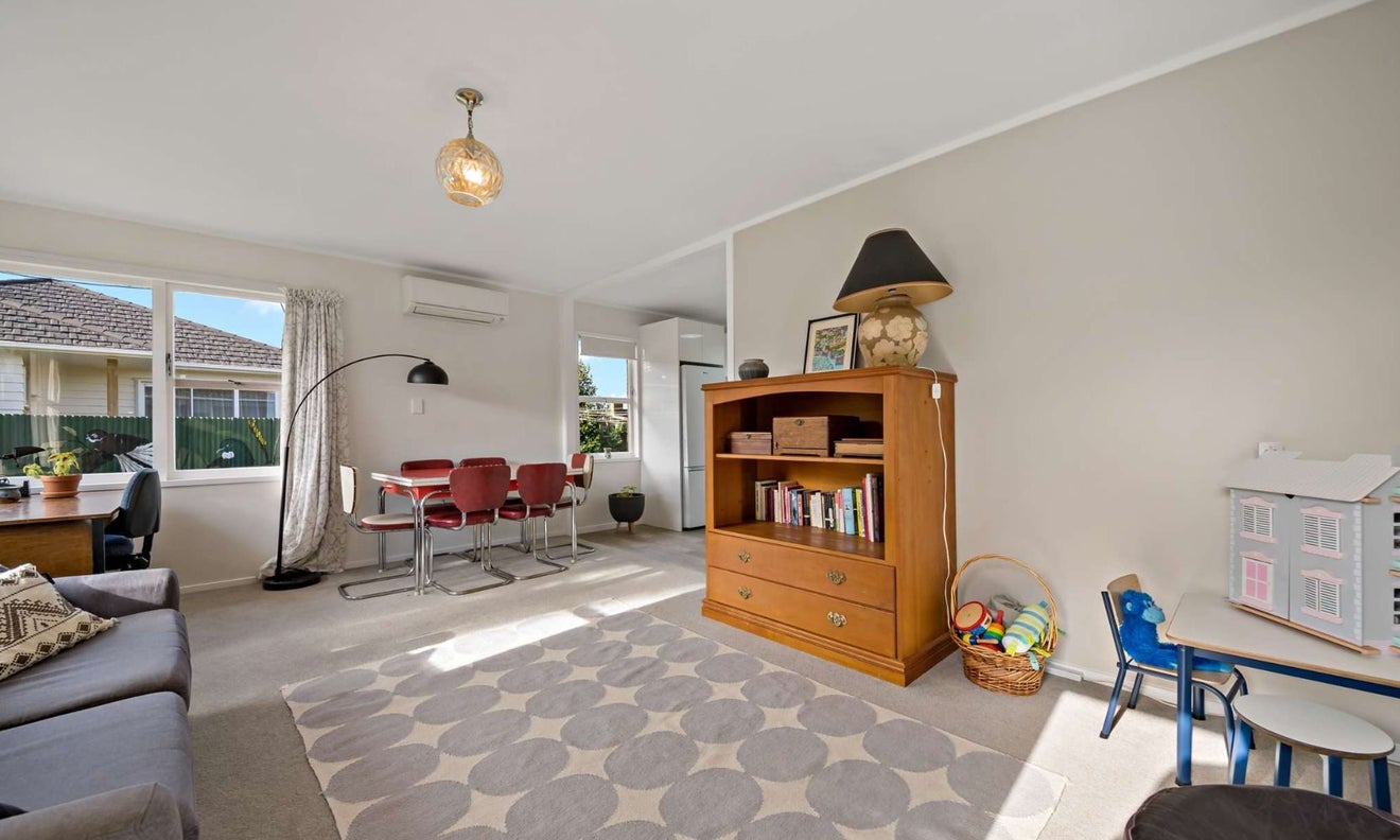 1/15 Lynette Place, Mangere, Auckland - Carousel 2