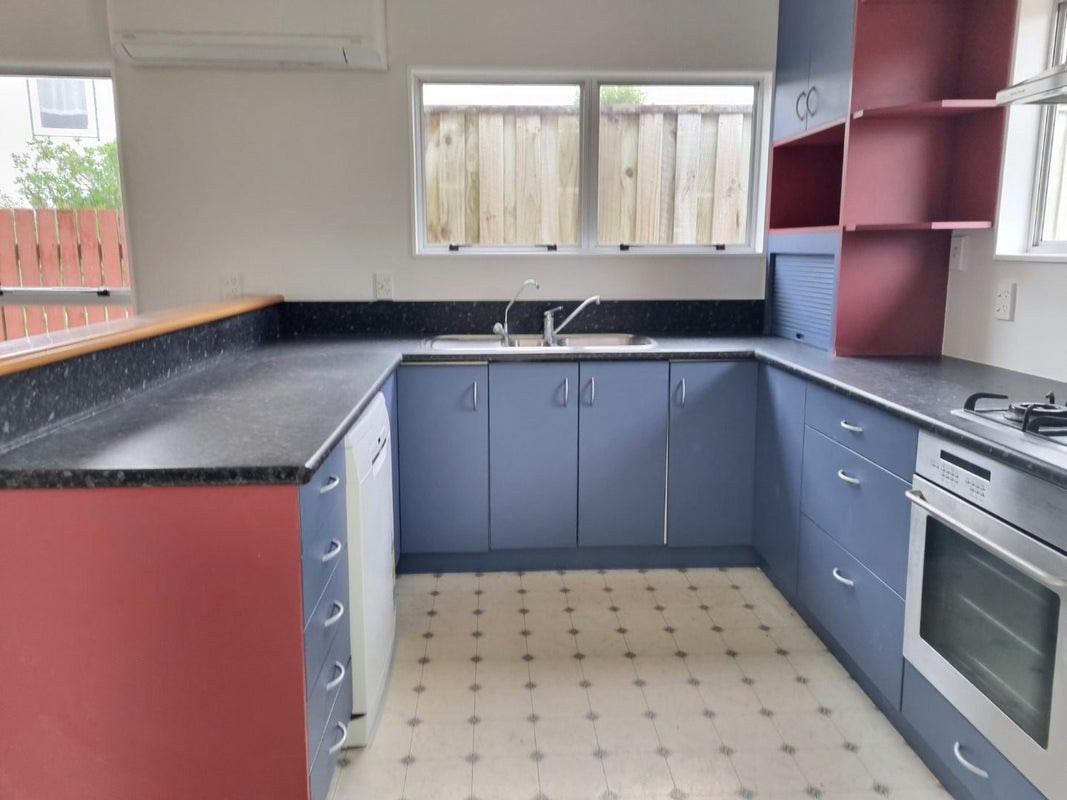 20 Staithes Drive North, Whitby, Porirua - Carousel 2