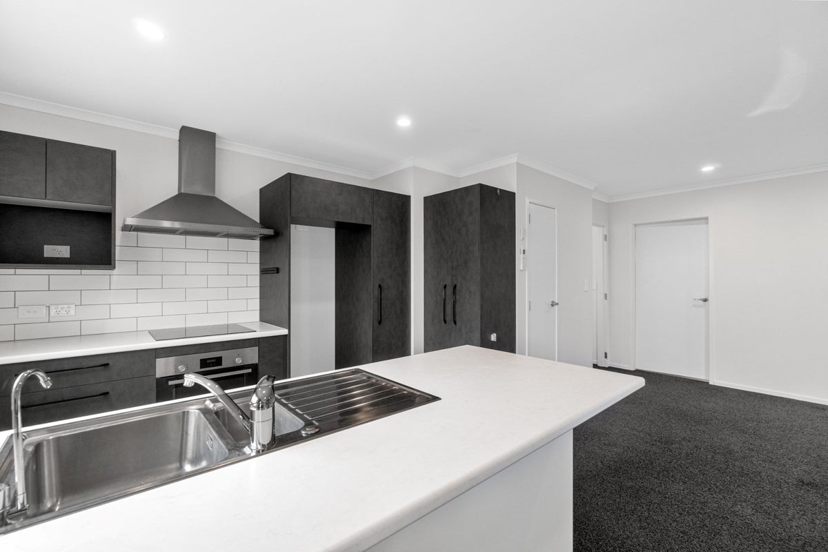 32 Probert Crescent, Chartwell, Hamilton - Carousel 2