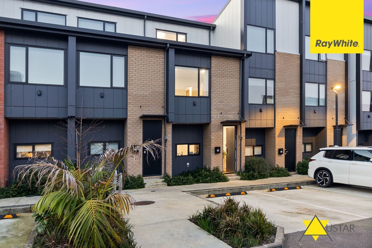 13 Parkwood Avenue, Westgate, Auckland - Carousel 2