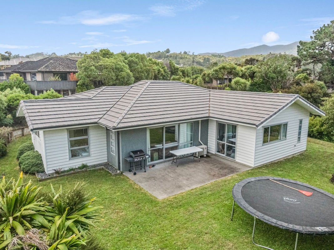 28 Sunstone Crescent, Brown Owl, Upper Hutt - Carousel 1