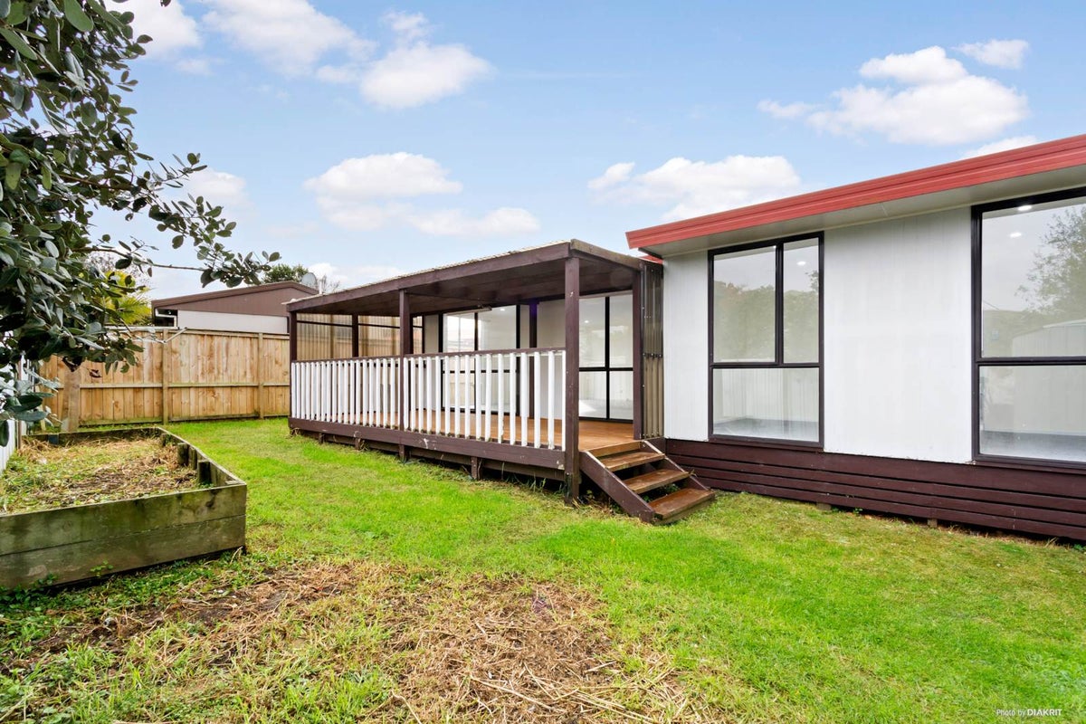 2/8 Cameron Place, Ranui, Auckland - Carousel 2