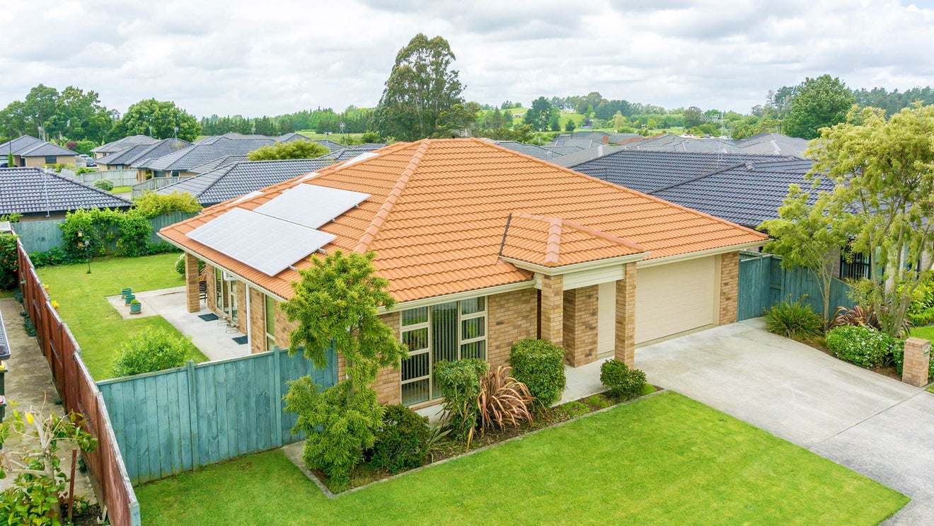 211 Dixon Road, Fitzroy, Hamilton - Carousel 2
