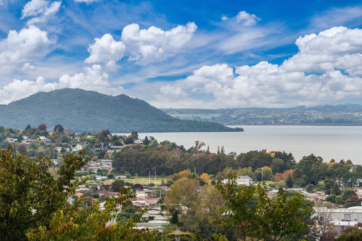 31 Russell Crescent, Western Heights, Rotorua - Carousel 1