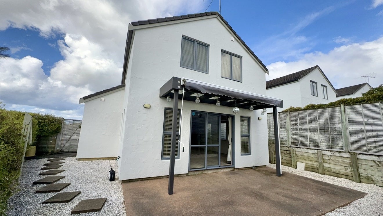 2/64 Schnapper Rock Road, Schnapper Rock, Auckland - Carousel 2