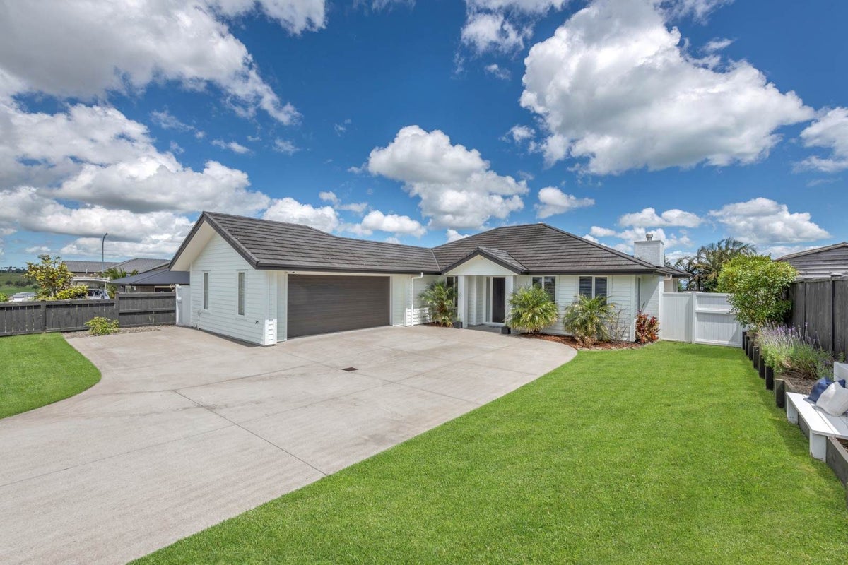 7 Artists Avenue, Beachlands, Auckland - Carousel 2