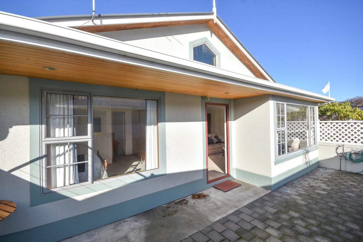30/31 Eastbourne Street, Caversham, Dunedin - Carousel 1