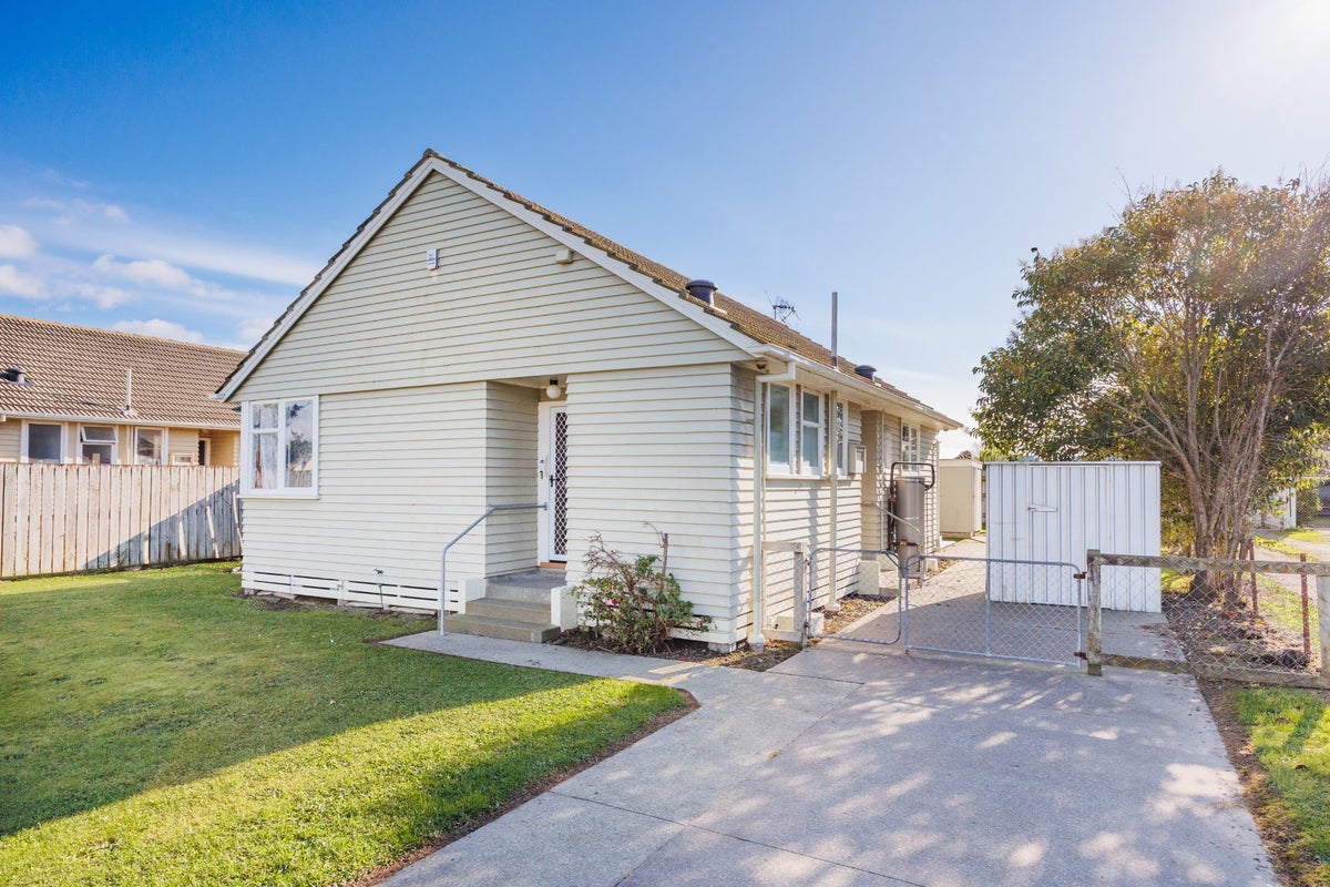 35 Coventry Street, Highbury, Palmerston North, Manawatu / Whanganui - Carousel 1