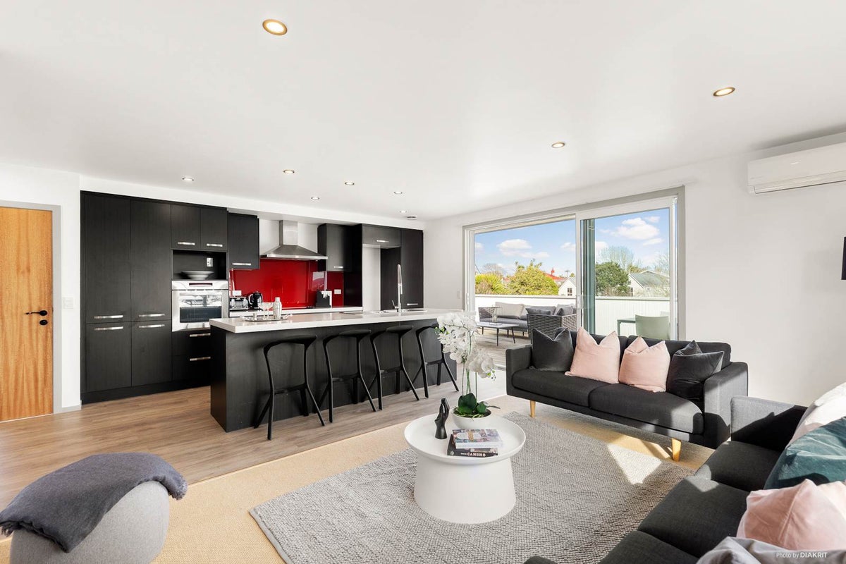 2/54 Strid Road, Te Atatū South, Auckland - Carousel 2