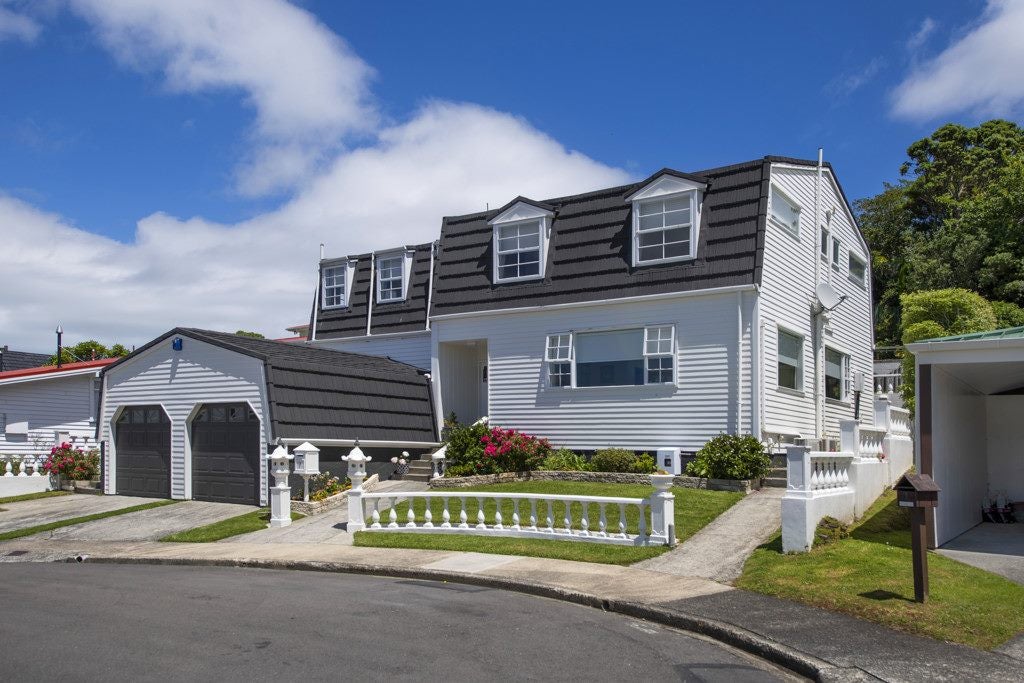 7 Epping Grove, Karori, Wellington - Carousel 1