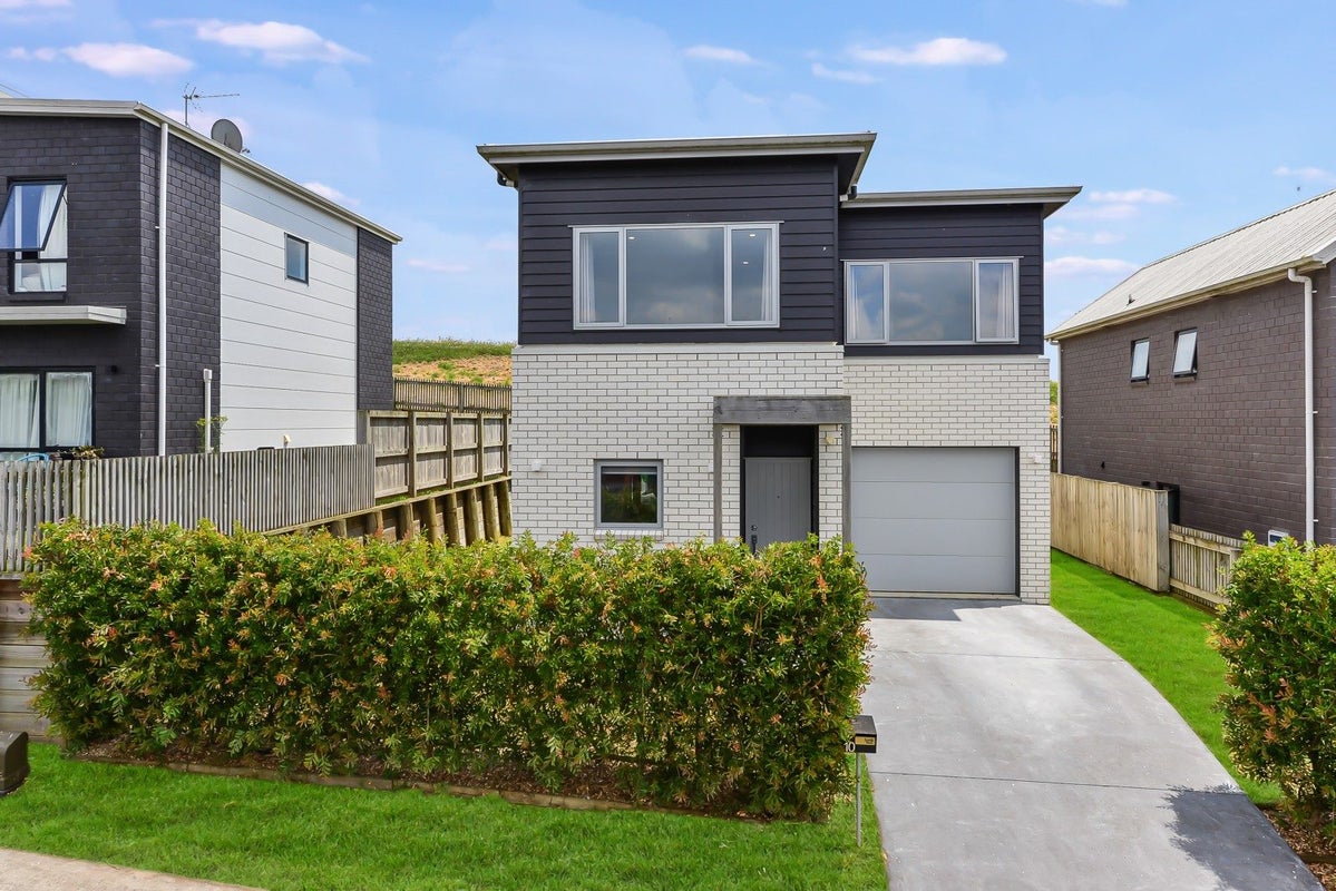 10 Retallick Place, Flagstaff, Hamilton - Carousel 1