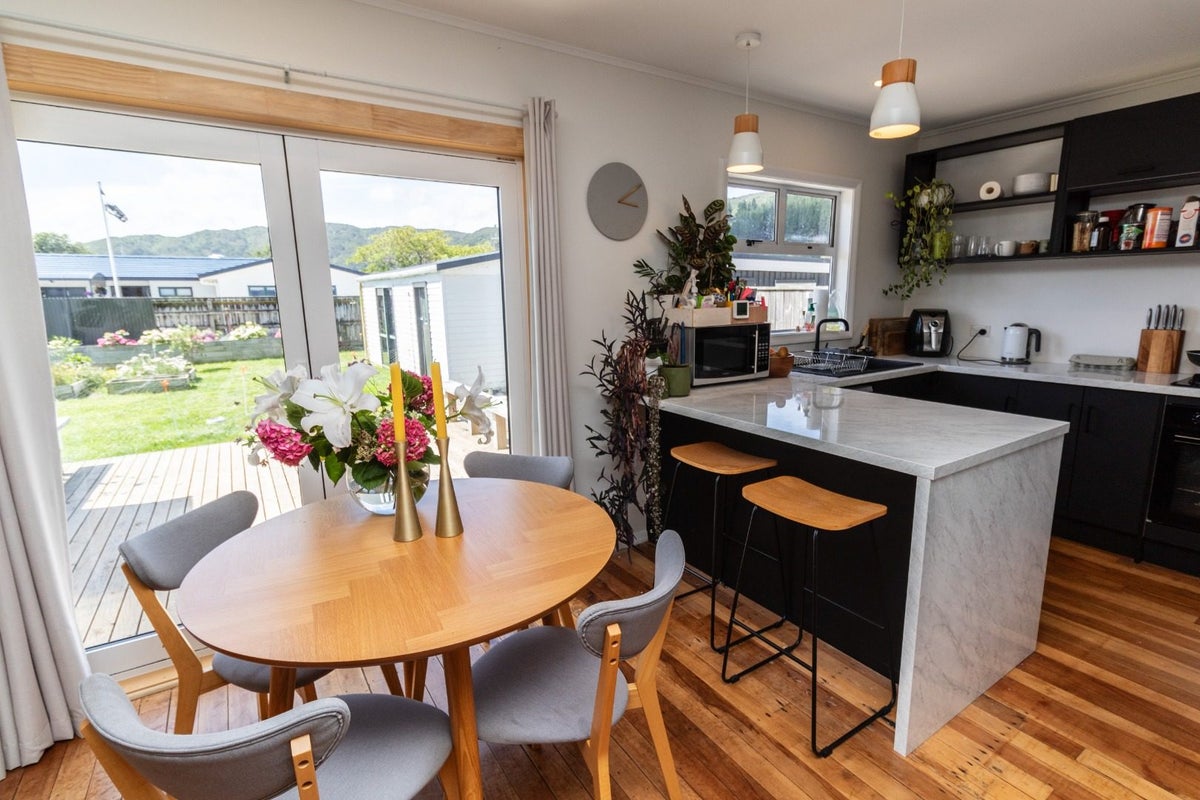 43 Norfolk Street, Wainuiomata, Lower Hutt - Carousel 1