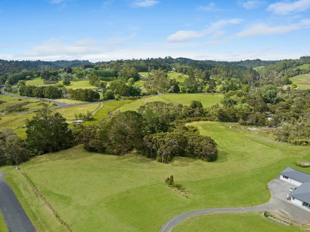 11 Redvale Rise, REDVALE, AUCKLAND - Carousel 2