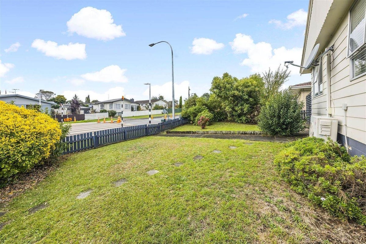 1/34 Park Estate Road, Rosehill, Papakura - Carousel 10