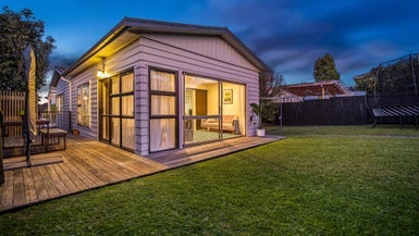 98 Huia Road, Point Chevalier, Auckland - Carousel 1