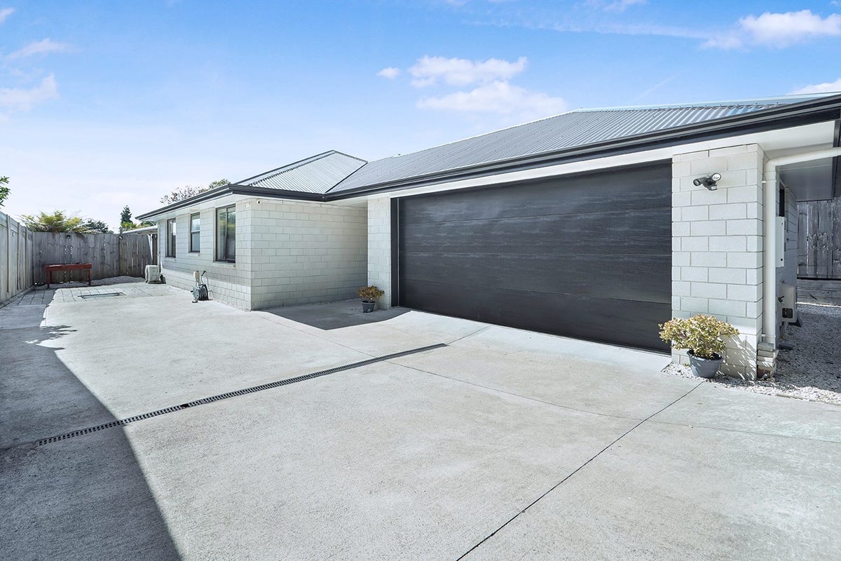 11A Magnolia Crescent, Nawton, Hamilton - Carousel 1