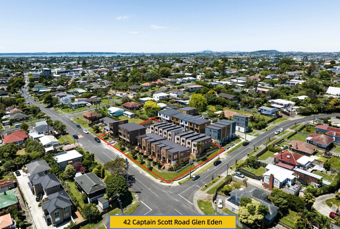 42A Captain Scott Road, Glen Eden, Auckland - Carousel 1