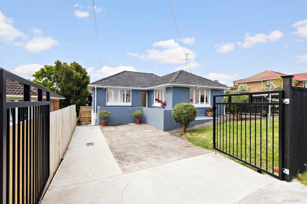 56 Hutchinson Avenue, New Lynn, Auckland - Carousel 1