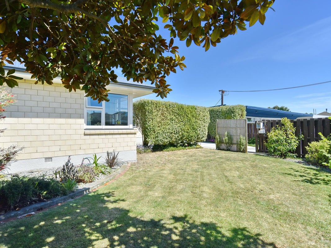 49 Vancouver Crescent, Wainoni, Christchurch - Carousel 1