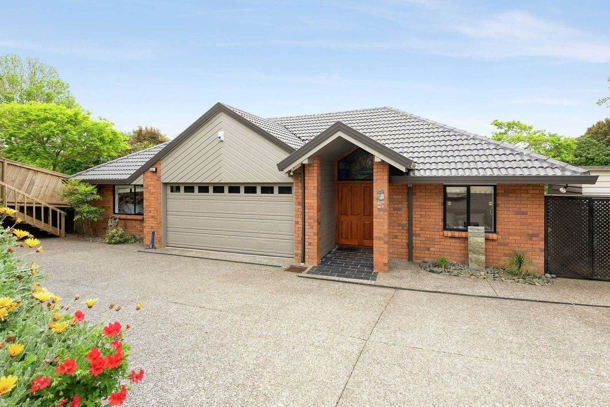 1/28 Wiltshire Place, Somerville, Manukau - Carousel 1