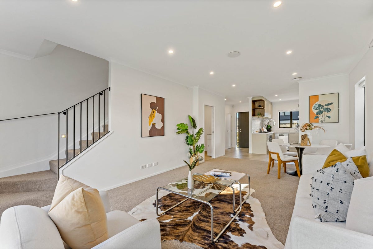 6 Orona Place, Takanini, Auckland - Carousel 2